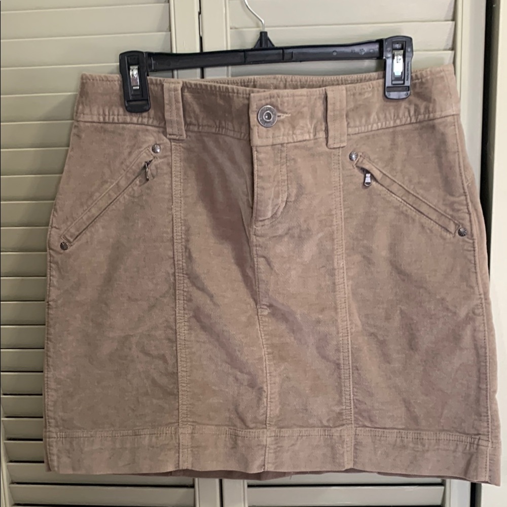 Athleta Women’s Tan Skirt